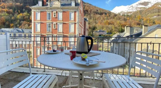 Place de la Mairie. Joli T2 4p - Terrasse Et Vue.
