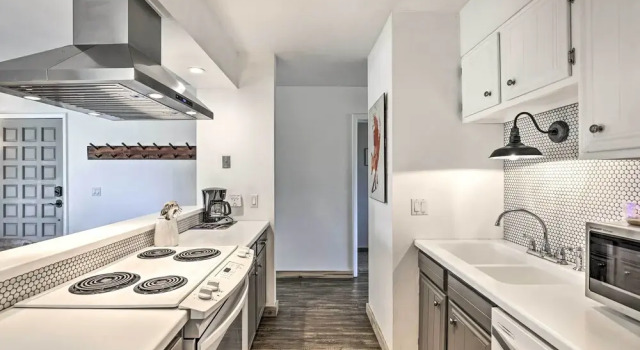 Апартаменты Condo w/ Balcony & Views - Steps to Ski Shuttle!