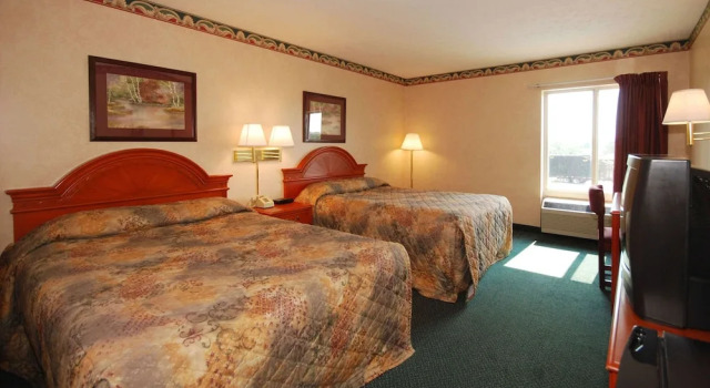Четырёхместный номер Standard Beaver Dam Inn