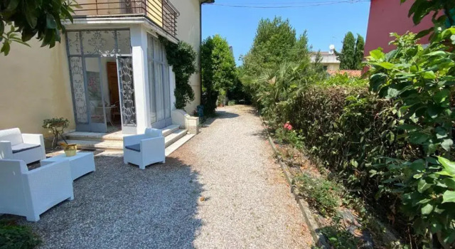 Коттедж Gardaland Residenza le Rose! 120 m2