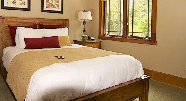 Двухместный номер Standard с видом на горы The Esmeralda Inn at Lake Lure