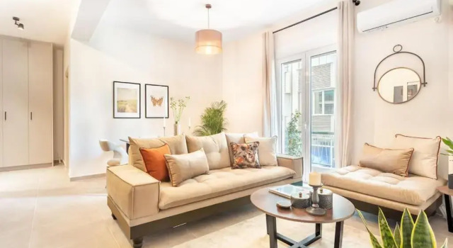Stylish, 3-brdm Family Apartment near Acropolis!, Забронировать Апартаменты/квартира Афины Острова Саронического залива - Аттика, рядом с Холм Филопаппос