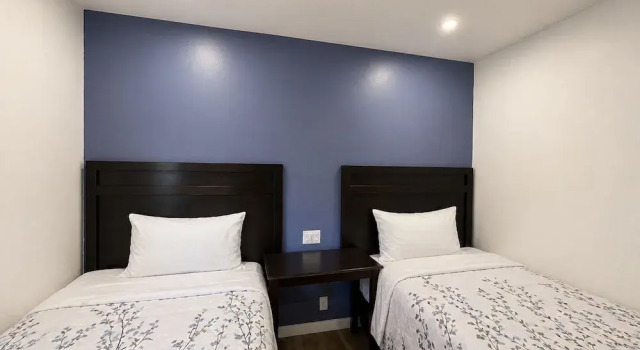 Четырёхместный номер Economy Encore Inn Inglewood