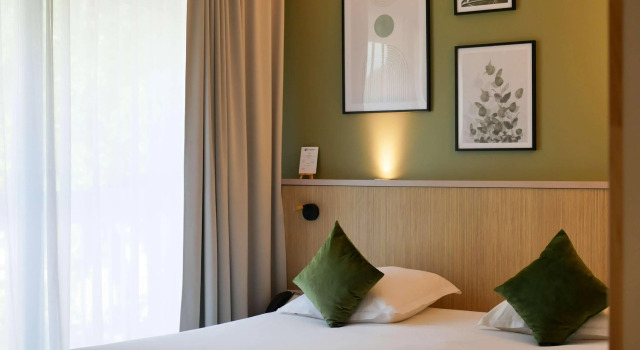 Best Western Le Bois de la Marche, Buchen Sie Hotel Fontaine-le-Comte Frankreich