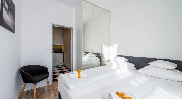 Warsaw Hub ApartHotel, Забронировать Апарт-отель Варшава Мазовецкое воеводство, рядом с Варшавский торговый центр