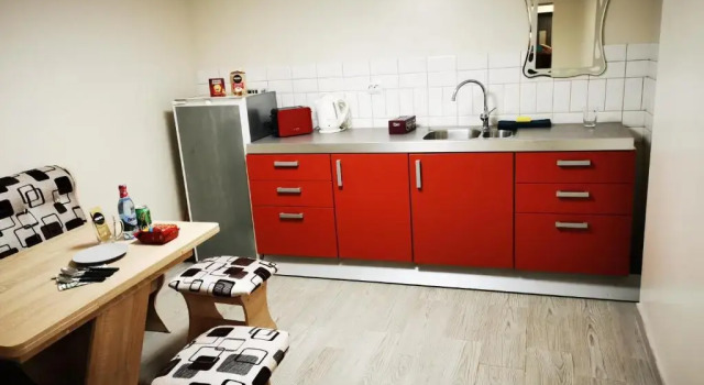 Коттедж c 1 комнатой Cozy house with garden close to the city center and Airport Maximum four persons