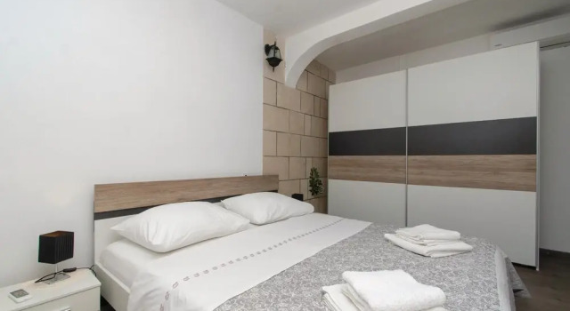 Amazing Home in Korcula With Wifi and 1 Bedrooms, Prenota Hotel Žrnovo 