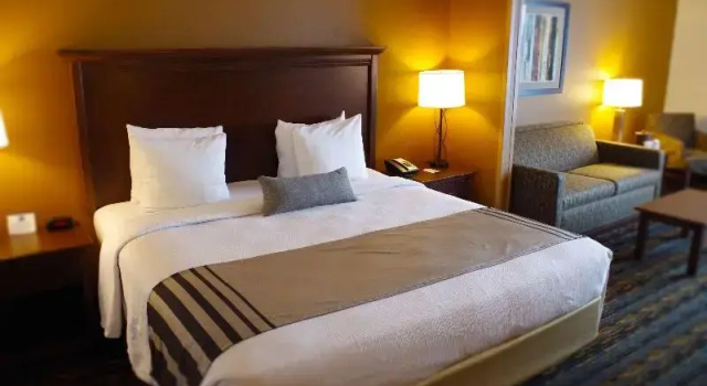 Четырёхместный люкс Best Western Plus Lincoln Inn & Suites