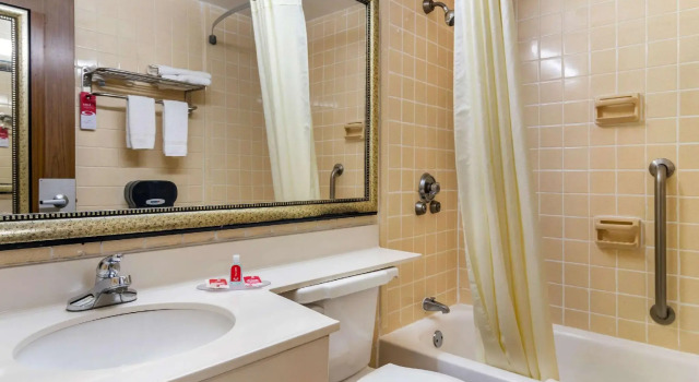 Четырёхместный номер Standard Perry Inn & Suites National Fairground I 75