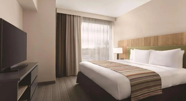 Двухместный люкс Country Inn & Suites by Radisson, Belleville, ON