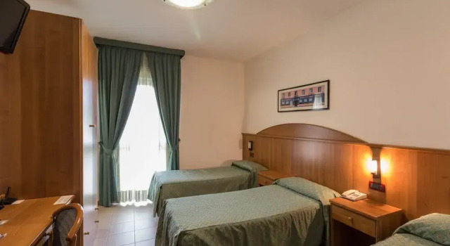 Трёхместный номер Standard B&B Hotel Roy