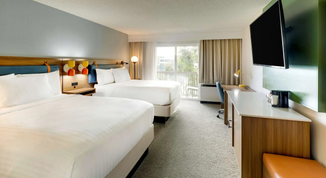 Четырёхместный номер Deluxe с видом на воду Sonesta Select San Francisco Airport Oyster Point Waterfront