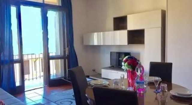 Апартаменты с 2 комнатами с балконом и с видом на озеро Desenzanoloft – Appartamento Buena Vista Desenzano