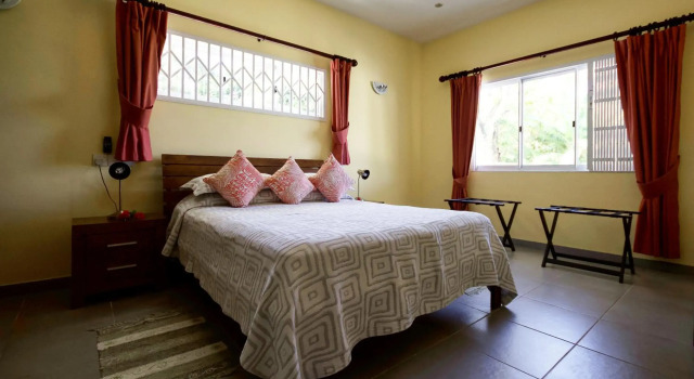 Surfers Beach Self Catering Chalets, Réserver Chalet Takamaka Mahé