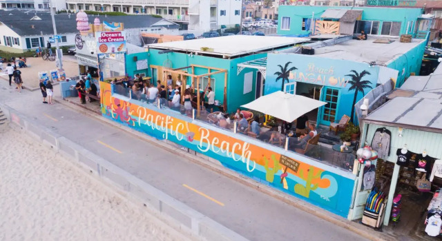 Кровать в общем номере ITH San Diego Beach Bungalow Surf Hostel