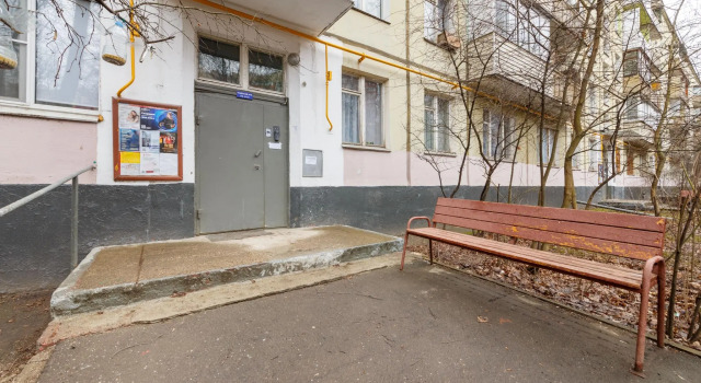 Newly renovated apartment near Aminevskaya metro station, Book Apartment Moscow Russia