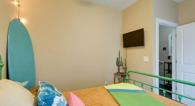 Апартаменты Carolina Beach Home w/ Balconies, Walk to Beach!