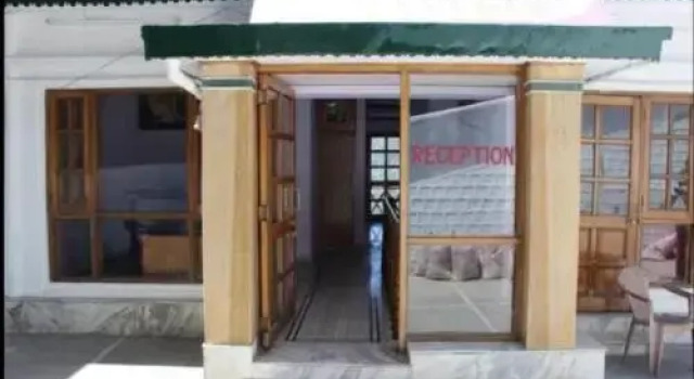 Pleasant Stay Near Library