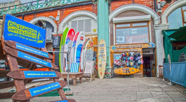 Brighton Getaways-Spacious Studio Apt, Забронировать Отель Отели Исторического графства Суссекса с парковкой, Парковка