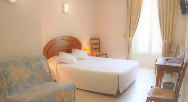 Трёхместный номер Deluxe Hôtel De France