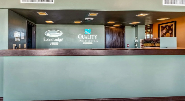 Quality Inn & Suites Albert Lea, Book Hotel Albert Lea Minnesota