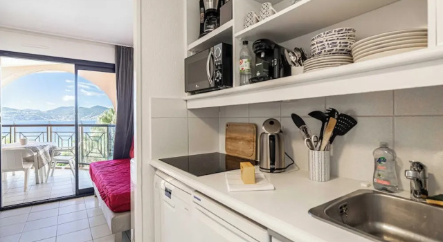Апартаменты Charming Flat With sea View - 1BR - 2P - Bocca