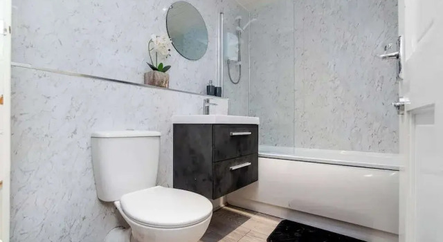 The Pitcairn Residence - 3 Bedroom House, Buchen Sie Ferienhaus Hotels in Schottland mit Parkplatz, Parkplätze