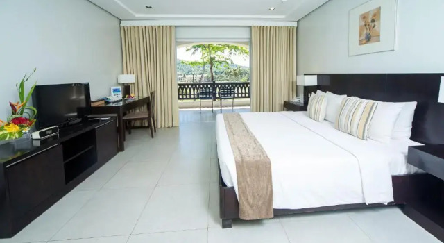 Полулюкс Fairways and Bluewater Boracay