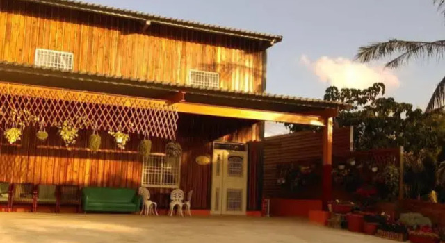 White Cottage Guest House, Prenota Affittacamere Hotel a Pingtung County con parcheggio, Parcheggio