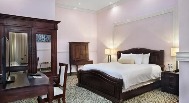 Полулюкс Hotel la Perla Leon