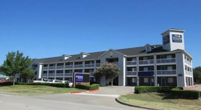 InTown Suites Extended Stay Carrollton TX - West Trinity Mills, Забронировать Отель Карролтон Dallas - Fort Worth Metropolitan Area