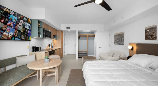 Elegant Studio with Panoramic City Views, Забронировать Отель Отели Miami Metropolitan Area 3 звезды, 3*