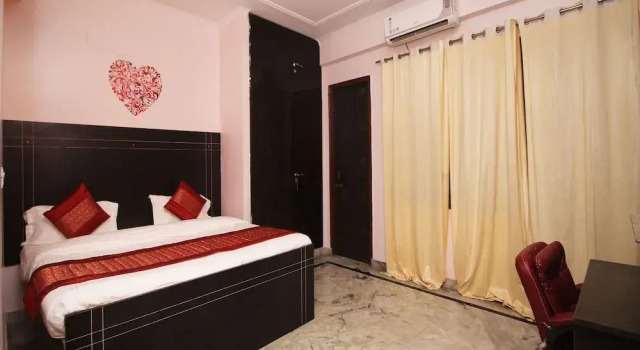 OYO 9192 Hotel Raghav Residency