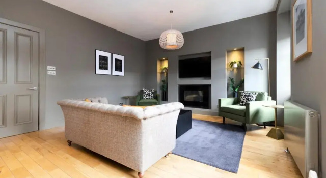 ALTIDO Luxury 2BR home on George Street, Забронировать Отель Отели Эдинбурга с парковкой, рядом с Национальный музей Шотландии, Парковка