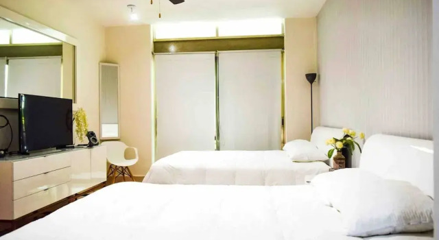 LUXURY CONDO STEPS FROM 5th AV & BEACH, Забронировать Апартаменты/квартира Отели Плая-дель-Кармен с парковкой, рядом с Пляжный клуб Mamitas, Парковка