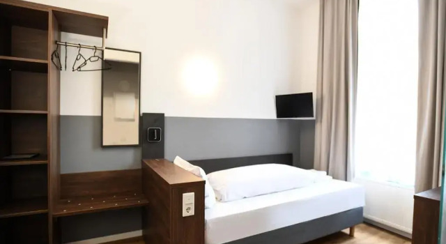 Одноместный номер Standard Hotel Apadana Frankfurt