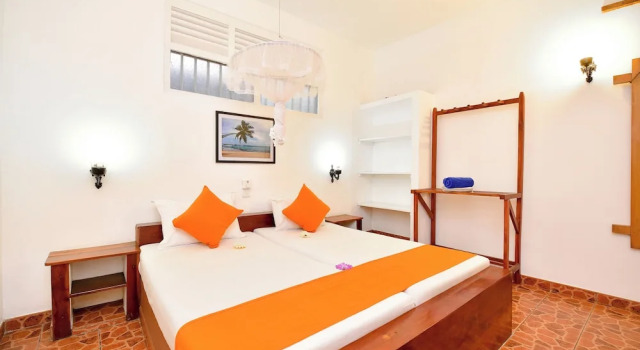 Двухместный номер Economy International Beach Hotel & Restaurant