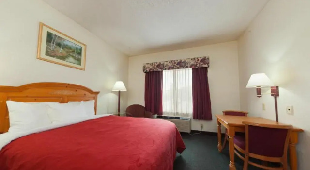 Четырёхместный номер Standard Country Inn & Suites by Radisson, Indianapolis South, IN