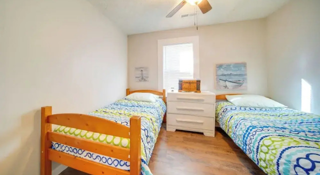 Charming Cottage with Yard Less Than 1 Mi to Lake Erie, Prenota Casa vacanze Cottage a Ohio, Cottage