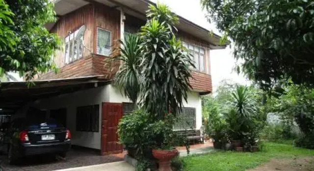 Ban Kru Ching Guesthouse, Забронировать Отель  