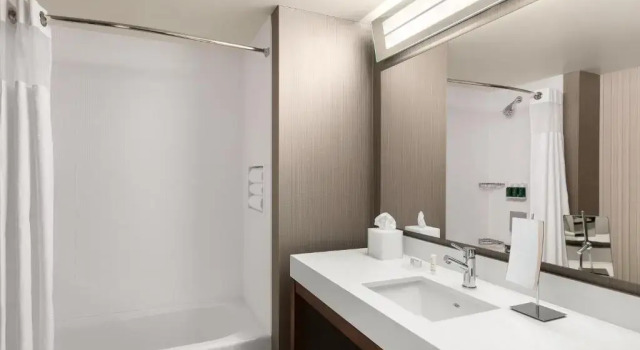 Двухместный люкс Courtyard by Marriott Seattle Northgate