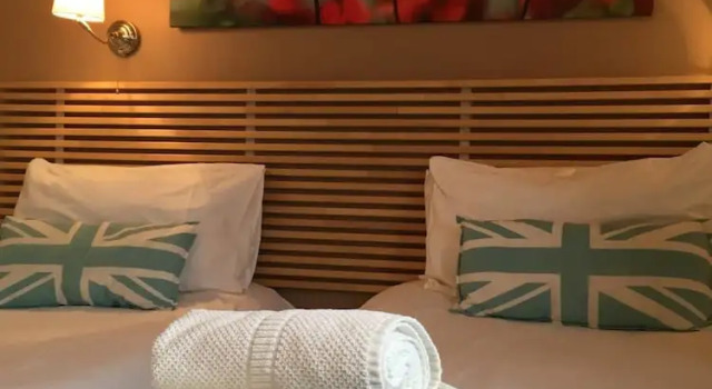Трёхместный семейный номер Standard Dockside Hotel
