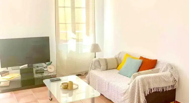Apartment with One Bedroom in la Ciotat, with Wonderful Mountain View, Furnished Terrace And Wifi - 500 M From the Beach, Забронировать Апартаменты/квартира Отели Ла-Сьота с бассейном, рядом с Île Verte, Бассейн