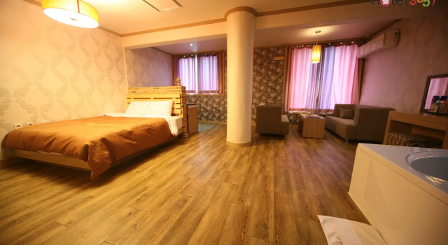 Chuncheon Myeongdong Hotel, Boek Hotel Hotels in Gangwon-Do met parkeren, Parkeren