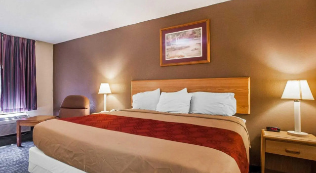 Двухместный люкс c 1 комнатой Econo Lodge Inn & Suites Jackson Northwest