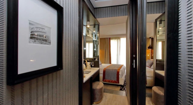 Трёхместный номер Standard с балконом HELMIRAGE Piazza di Spagna Suite