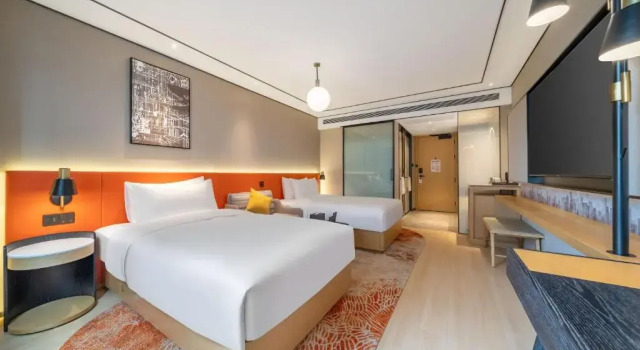 Четырёхместный номер Deluxe с балконом Hilton Garden Inn Chengdu Kuanzhai Alley