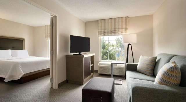Четырёхместный люкс Hampton Inn & Suites Middletown