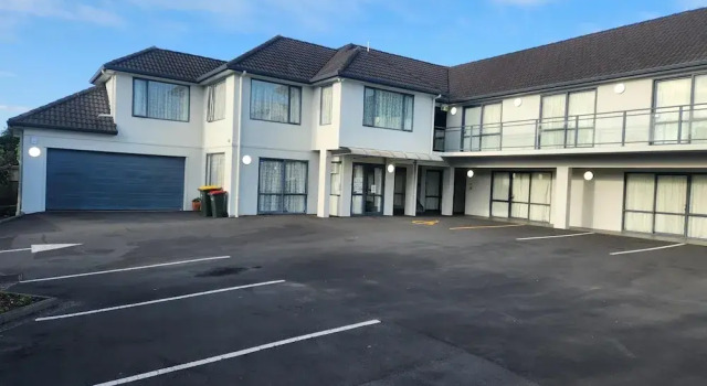 Botany Palms Motel, Rezerwuj Motel Hotele w Auckland Region z parkingiem, Parking