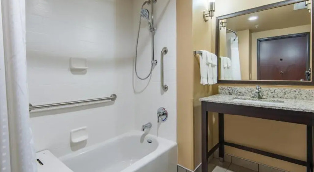 Номер Standard Holiday Inn Salina by IHG